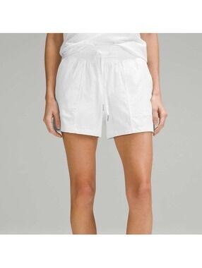 Lululemon Dance Studio High-Rise Short 3.5" White Size 6 Excellent Condition